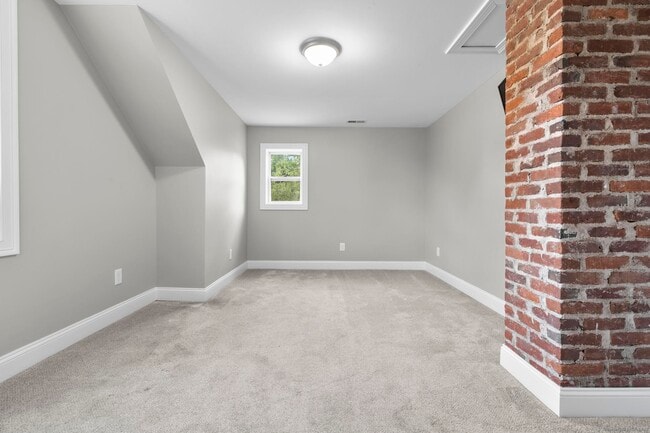 Building Photo - 14 Lynette Dr