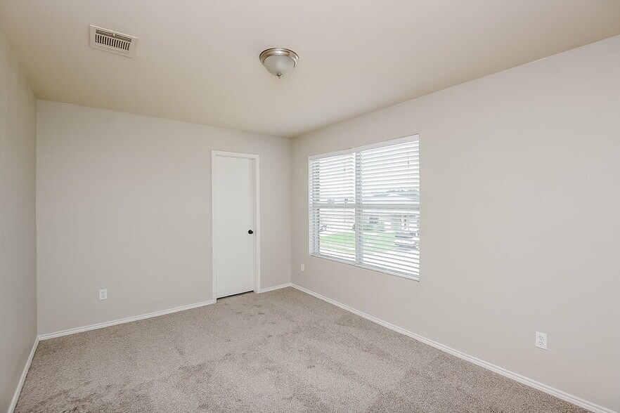 Building Photo - 6217 Winnebago Ct