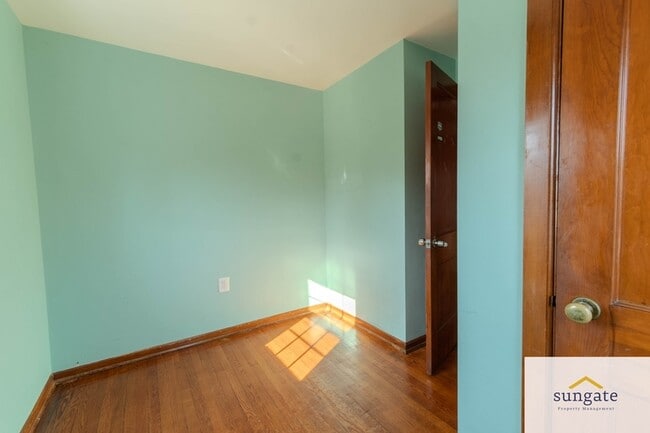 Building Photo - 5615 Queens Chapel Rd