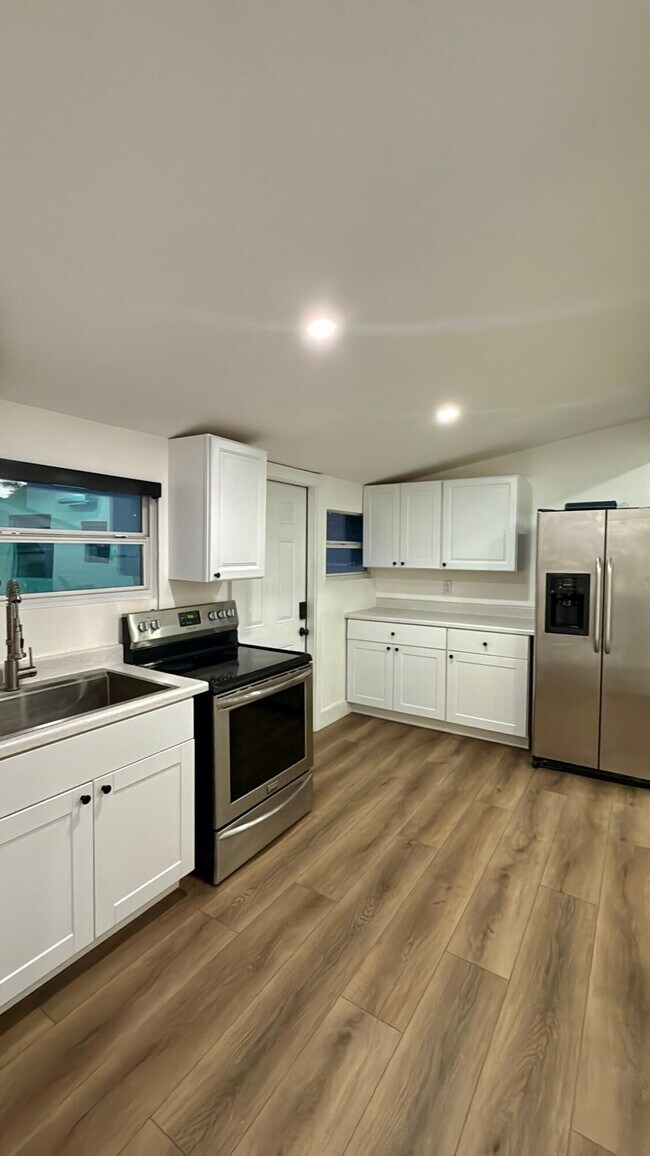 Building Photo - 712 Nottingham Blvd