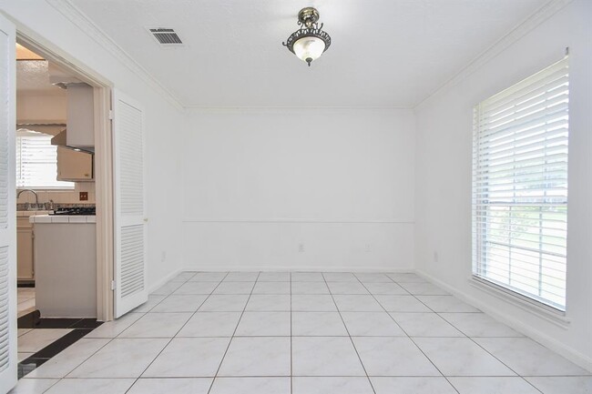Building Photo - 7714 Eichler Dr