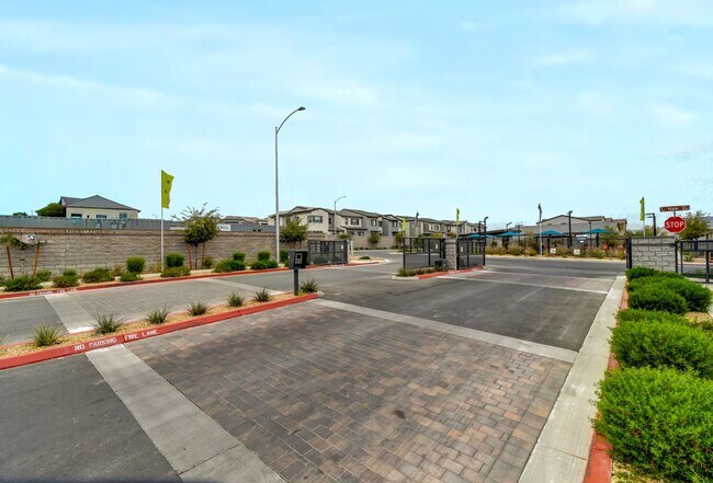 Building Photo - Stunning and Modern Townhome in Skye Canyon