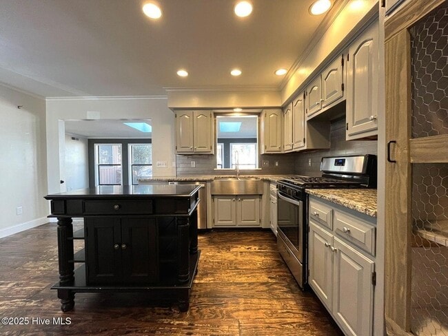 Building Photo - 7 Ash Ct