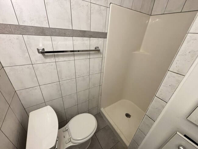 Building Photo - Newly Renovated 3bed/3Bath W/ private studio located in E. Las Vegas