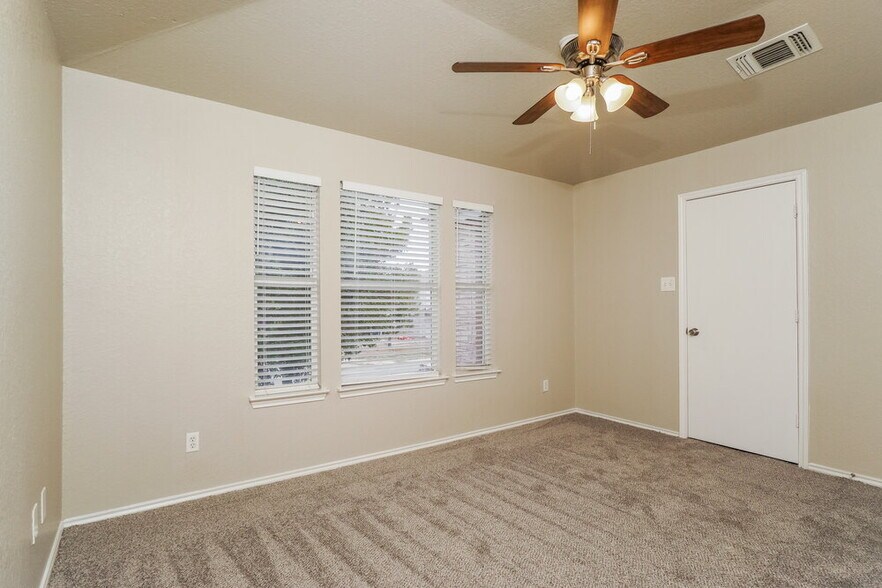 Building Photo - 8434 Adams Hill Dr