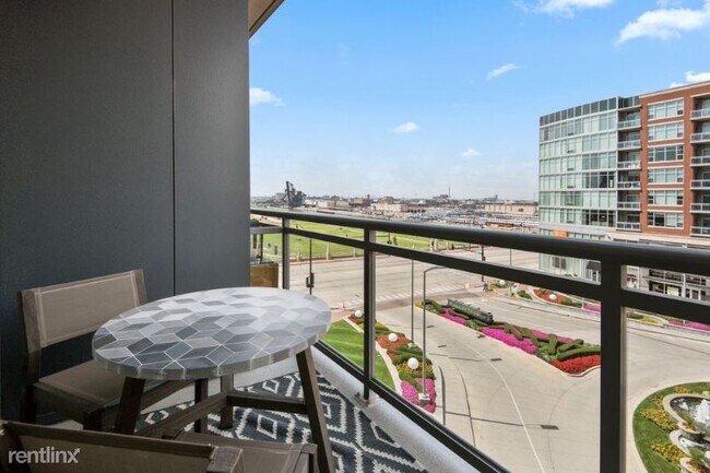 Building Photo - 1 br, 1 bath Condo - 1107 S Delano Ct E