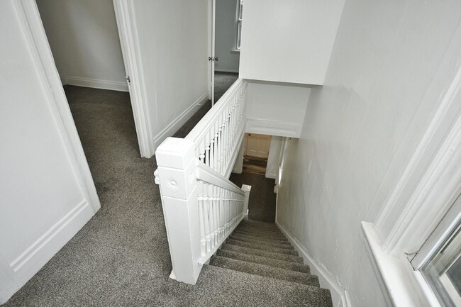 Building Photo - Updated 3 bed/1 bath House with garage!