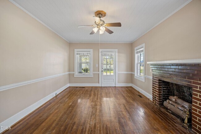 Building Photo - 302 W Main St