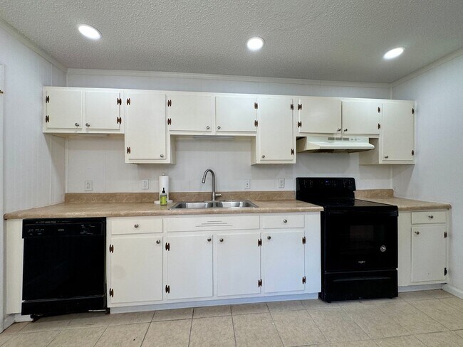 Building Photo - 3531 Sleepy Hollow Rd