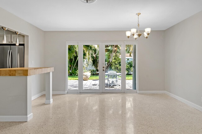 Building Photo - 1911 NE 27th St