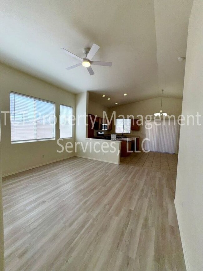 Building Photo - $500 off 1st full month's rent! Cute 3 Bedroom In Power Ranch!