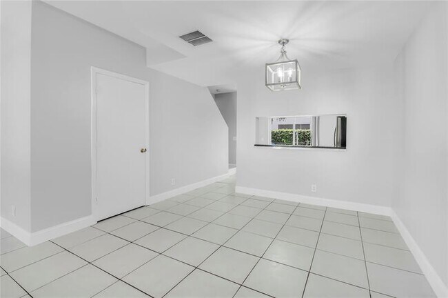 Building Photo - 9968 NW 57th Manor