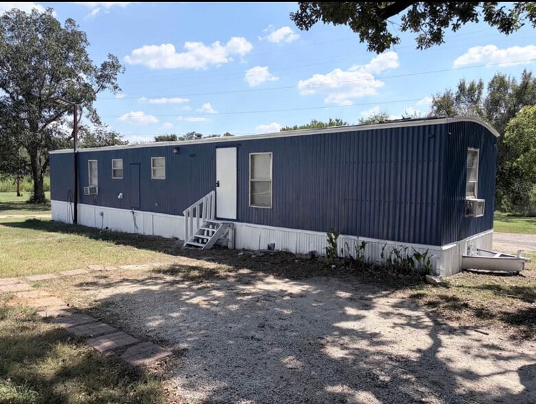 Primary Photo - 215 Weeks Rd