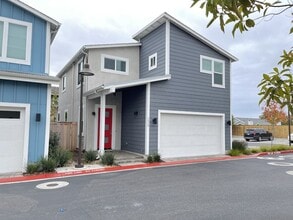 Building Photo - Beautiful 3 Bedroom house in Trillium, Arr...