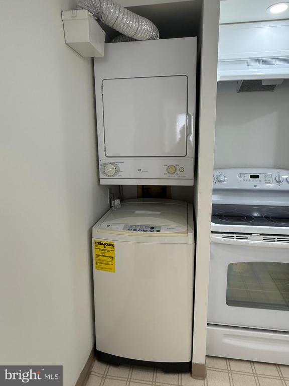 Building Photo - 200 Lombard St