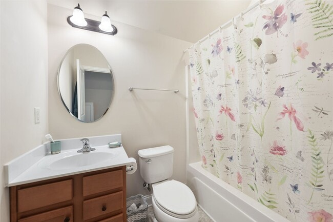 Building Photo - Available Early September! Gorgeous 5 Bed, 3.5 Ba Located In Kitts Creek - Pet Friendly!