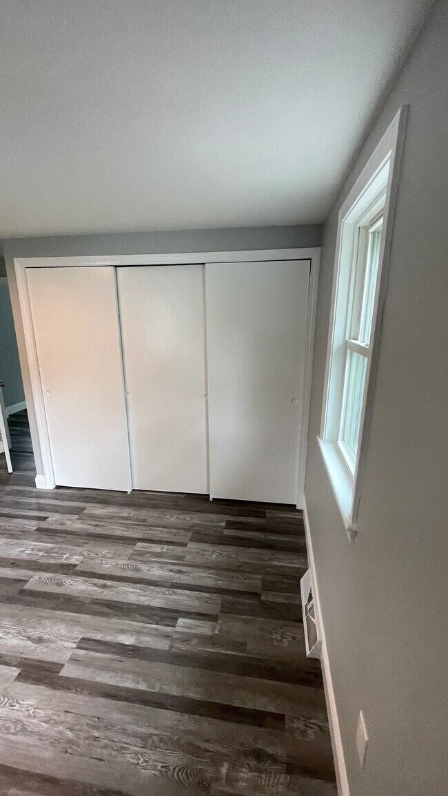 Bedroom - 20 Lakeview Pl