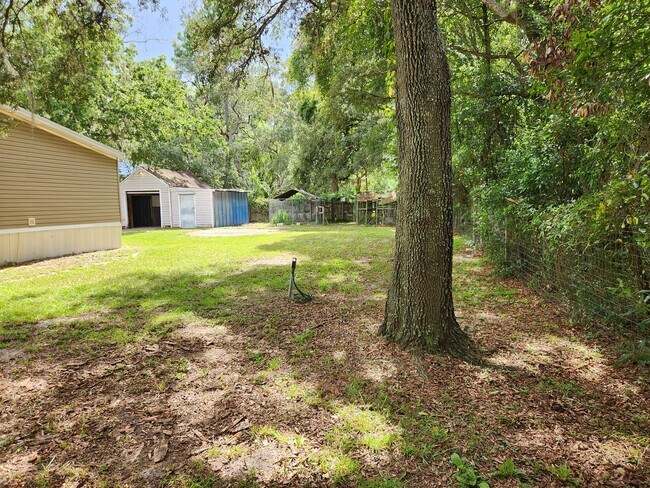 Building Photo - 3 Bed 2 Bath  FENCED land w/ Workshop 3 Miles from WEC!