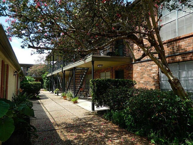 Building Photo - 11550 Chimney Rock Rd