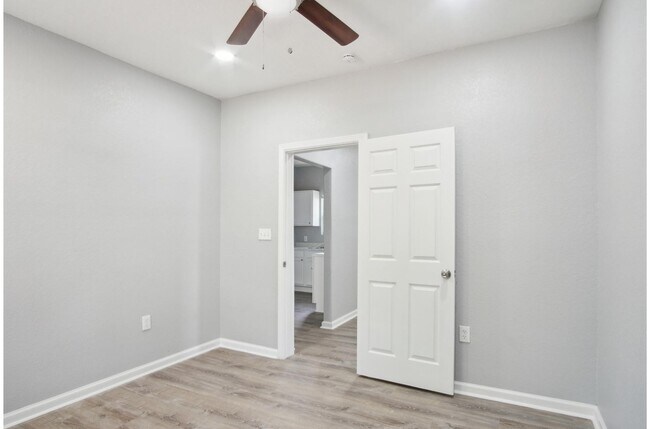 Building Photo - Charming and Modern Living Near Downtown San Antonio