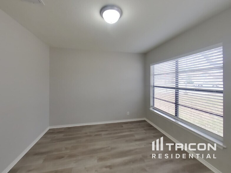 Building Photo - 4900 Nuthatch St