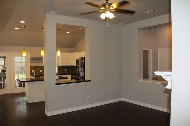 Building Photo - 9305 Harrisburg Ln