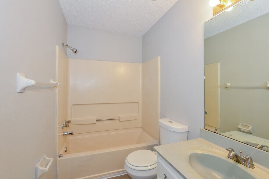 Building Photo - 6597 Sungate Dr S