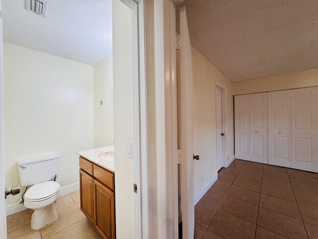 Building Photo - 7 Crossings Cir