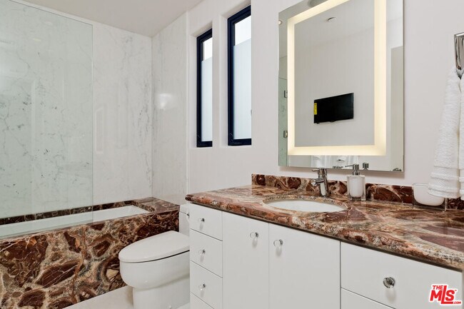 Building Photo - 27082 Malibu Cove Colony Dr