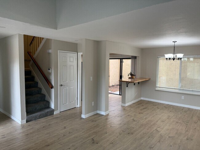 Building Photo - Updated 3 Bedroom 2.5 Bath 2 Story Condo Fairfield *Star Rentals