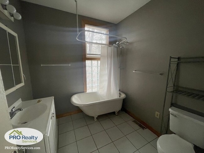 Building Photo - 264 Sidney St E