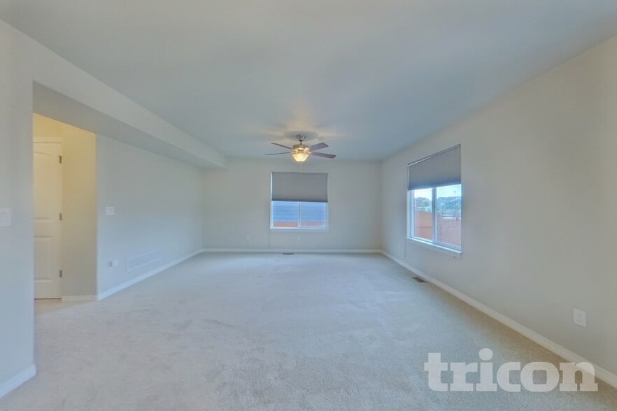 Building Photo - 9972 Emerald Vista Dr