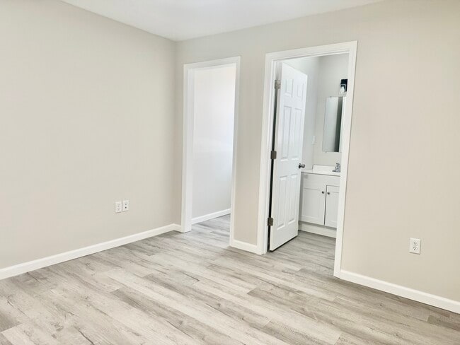 Building Photo - 1070 Hightop Rd