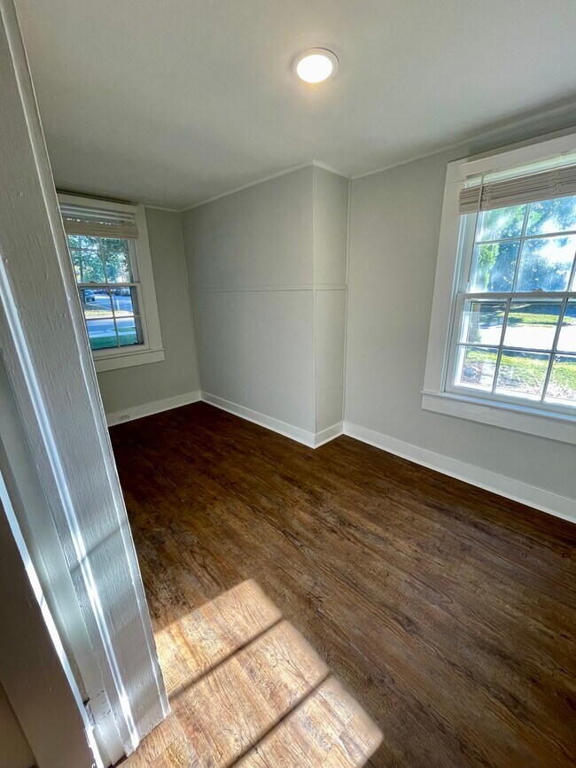 Building Photo - 310 N Bennett St