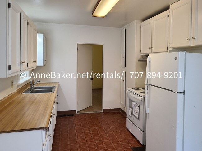 Building Photo - Close to Downtown Cloverdale
