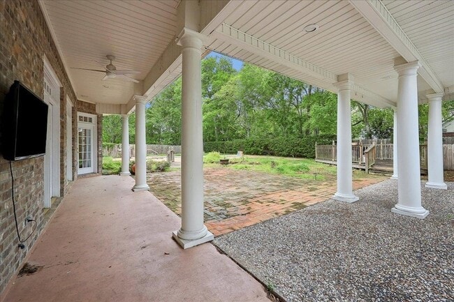 Building Photo - 4 Twin Cir Dr
