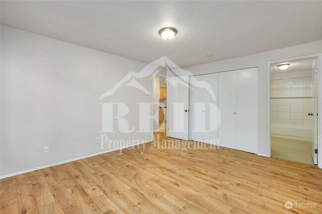 Building Photo - Wedge4410(1-4)