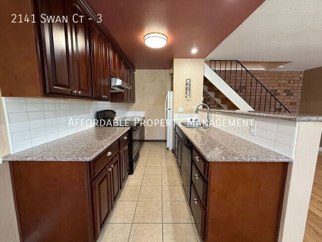 Building Photo - 2141 Swan Ct