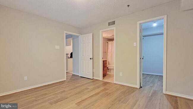 Building Photo - 1504 Lincoln Way