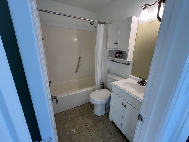 Main bath - 1416 Camp Rd