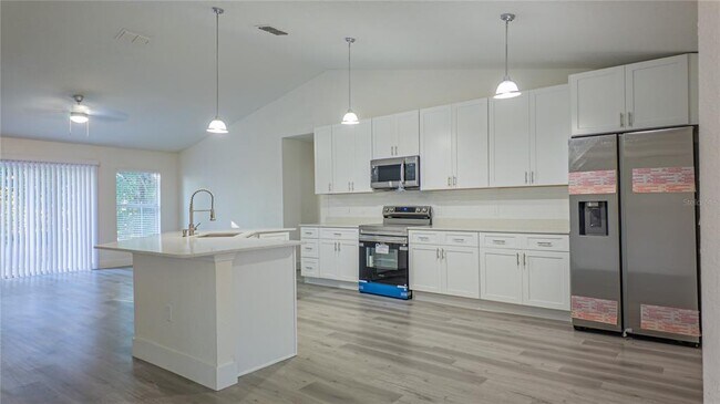 Building Photo - 4395 NE 33rd Ave