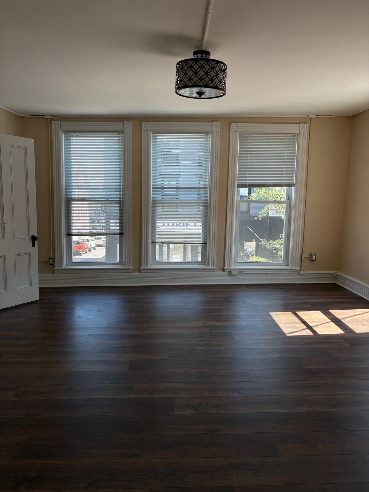 Primary bedroom - 122 Spring St