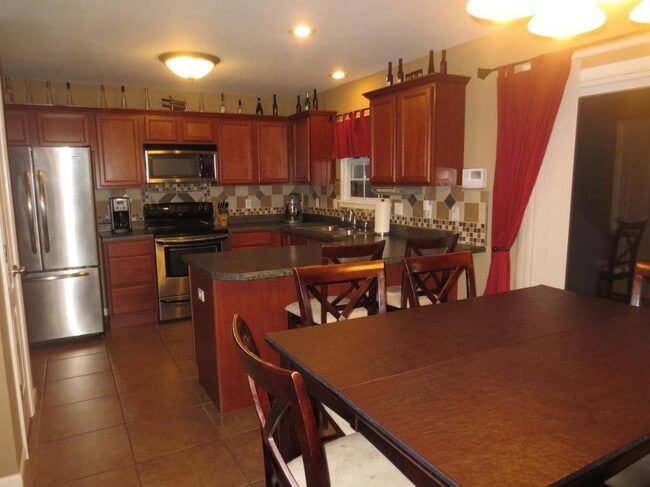 Building Photo - Beautiful single family home located in a quiet cul-de-sac
