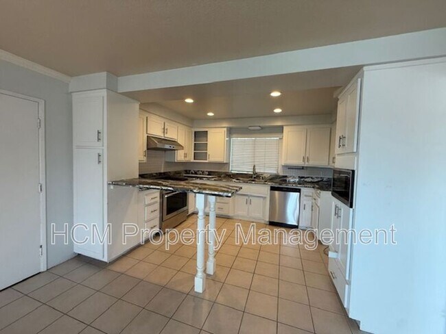 Building Photo - 928 E Meats Ave