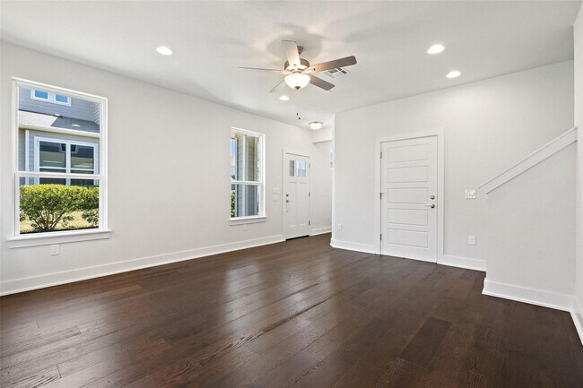 Building Photo - Modern 3/2.5 Condo in Northeast Austin | Built 2023 | Near Samsung & Parmer Lane