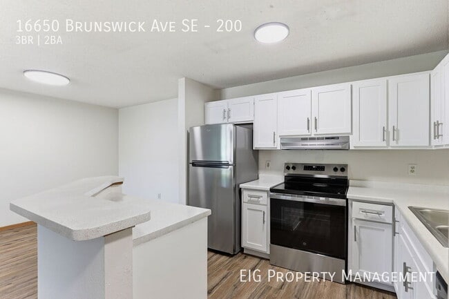 Building Photo - 16650 Brunswick Ave SE