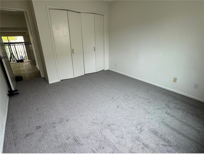 Building Photo - 423 2nd St