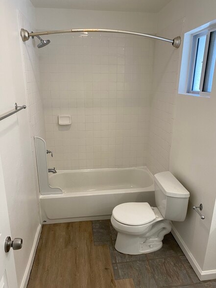 Building Photo - 202 David Dr