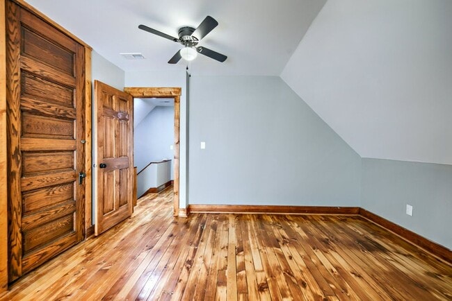 Building Photo - Short North / Victorian Village Stunning Single Family House!
