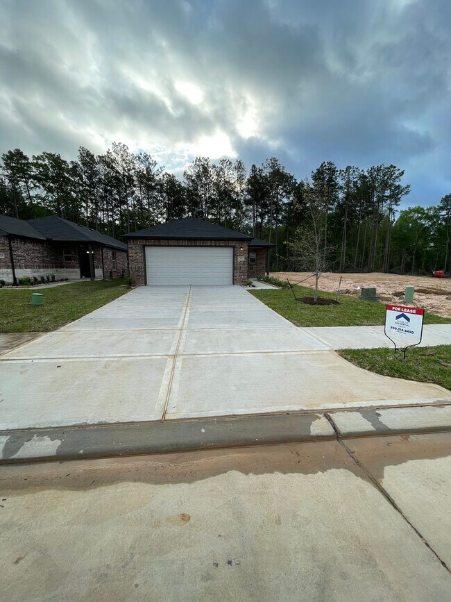 Building Photo - 731 Long Cedar Dr